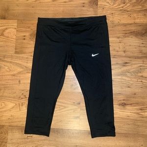 Nike Women’s Cropped Running Capris in Black
